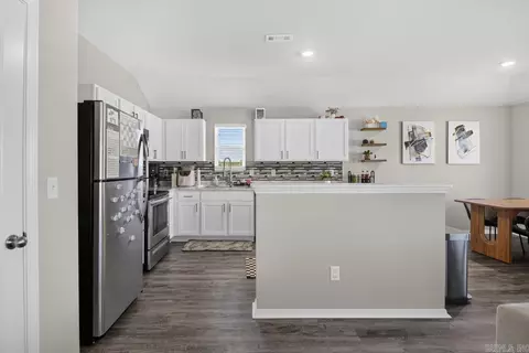 Kitchen - 2136 Dandelion Dr, Benton, AR 72019 photo 3 of 3