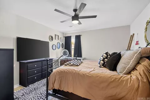 Bedroom - 2136 Dandelion Dr, Benton, AR 72019 photo 2 of 4