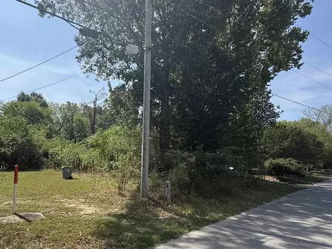 2004 River St, Benton, AR 72015 photo 2