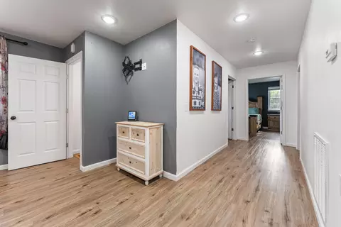 Entry Way - 4252 Bellfonte Rd, Harrison, AR 72601 photo 1 of 6