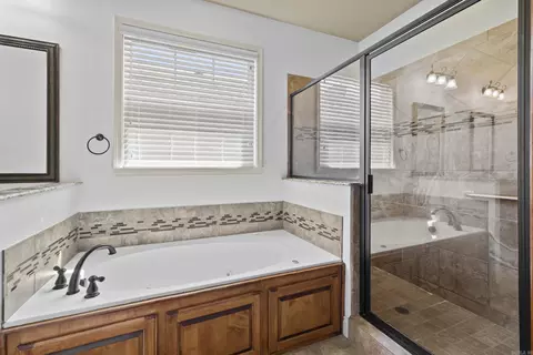 Bath - 305 Prospect Park Loop, Bryant, AR 72022 photo 3 of 4