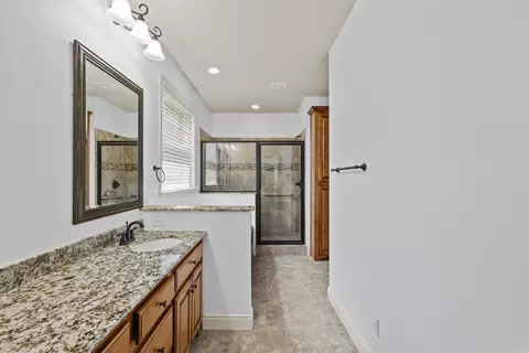 Bath - 305 Prospect Park Loop, Bryant, AR 72022 photo 1 of 4