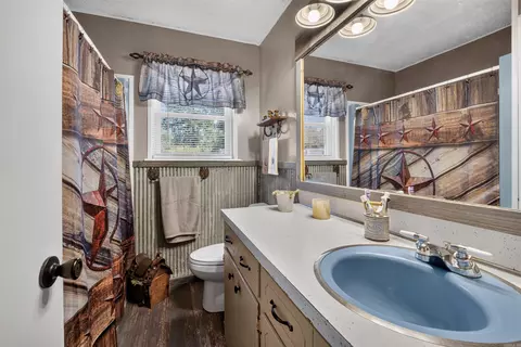 Bath - 227 Central Ave, Norman, AR 71960 photo 2 of 2