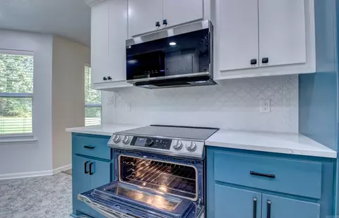 Kitchen - 1400 Cedar Dr, Bryant, AR 72022 photo 6 of 8