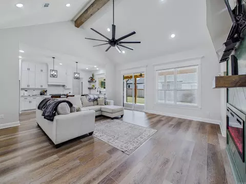 Living - 15 Denali Cv, Cabot, AR 72023 photo 1 of 4