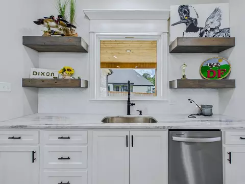 Kitchen - 15 Denali Cv, Cabot, AR 72023 photo 6 of 6