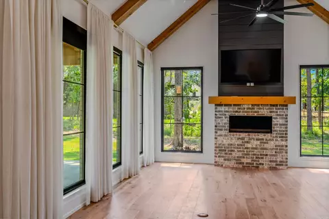 Living - 6032 Charley Pl, Benton, AR 72019 photo 4 of 4