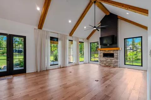 Living - 6032 Charley Pl, Benton, AR 72019 photo 3 of 4