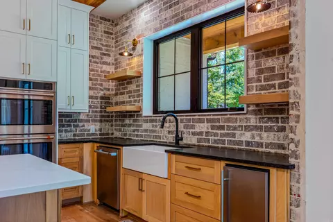Kitchen - 6032 Charley Pl, Benton, AR 72019 photo 2 of 8