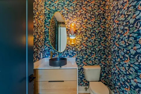Bath - 6032 Charley Pl, Benton, AR 72019 photo 1 of 10