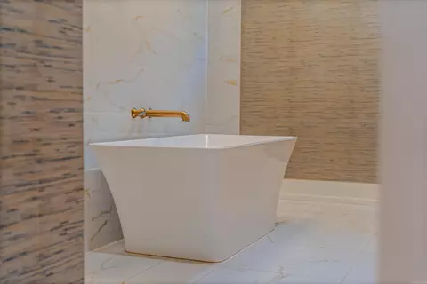 Bath - 6032 Charley Pl, Benton, AR 72019 photo 8 of 10
