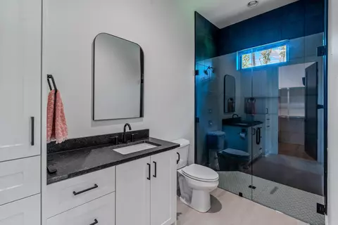 Bath - 6032 Charley Pl, Benton, AR 72019 photo 3 of 10