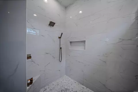 Bath - 6032 Charley Pl, Benton, AR 72019 photo 6 of 10