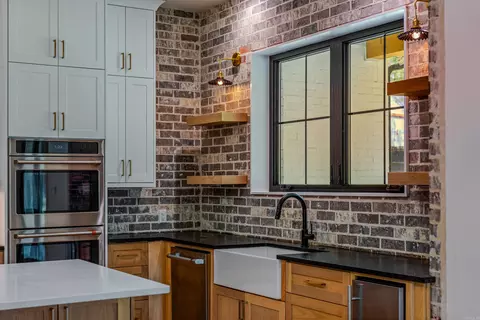 Kitchen - 6032 Charley Pl, Benton, AR 72019 photo 4 of 8