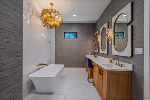 Bath - 6032 Charley Pl, Benton, AR 72019 photo 4 of 10