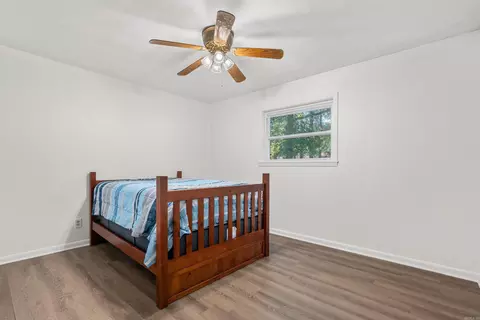 Bedroom - 243 Windcrest Dr, Malvern, AR 72104 photo 4 of 5
