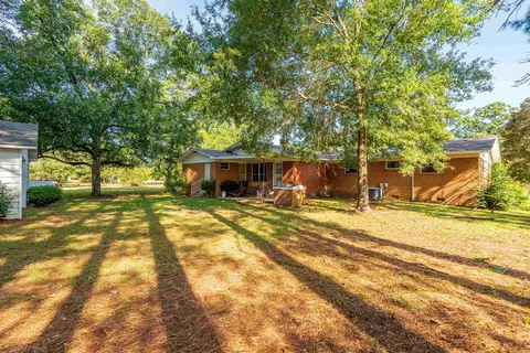 Exterior - 243 Windcrest Dr, Malvern, AR 72104 photo 6 of 11