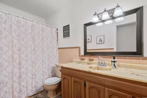 Bath - 243 Windcrest Dr, Malvern, AR 72104 photo 3 of 3