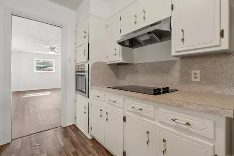 Kitchen - 243 Windcrest Dr, Malvern, AR 72104 photo 2 of 2