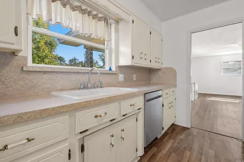 Kitchen - 243 Windcrest Dr, Malvern, AR 72104 photo 1 of 2