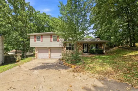 11 Cherrywood Ct, Little Rock, AR 72211