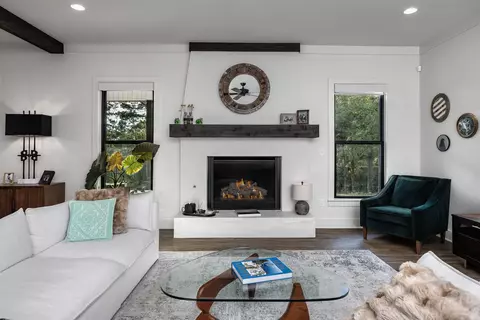 Living - 3 Eagle Cv, Maumelle, AR 72113 photo 5 of 5