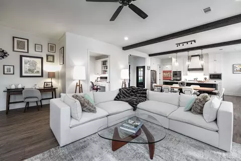 Living - 3 Eagle Cv, Maumelle, AR 72113 photo 3 of 5