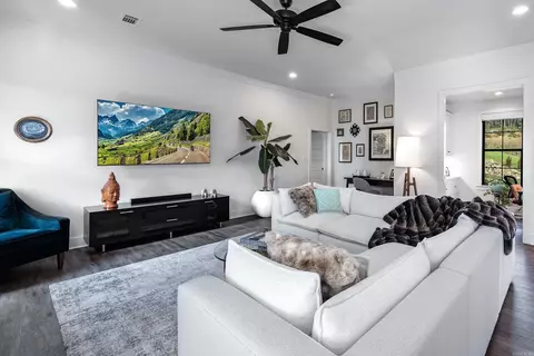 Living - 3 Eagle Cv, Maumelle, AR 72113 photo 4 of 5