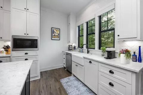 Kitchen - 3 Eagle Cv, Maumelle, AR 72113 photo 8 of 8