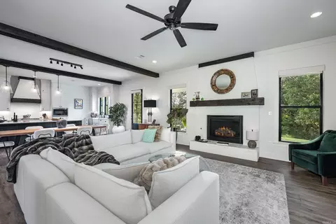 Living - 3 Eagle Cv, Maumelle, AR 72113 photo 2 of 5