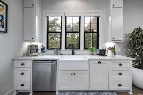 Kitchen - 3 Eagle Cv, Maumelle, AR 72113 photo 7 of 8