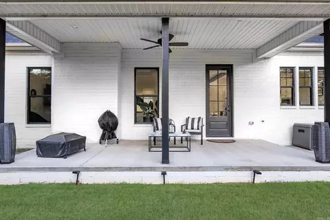 Exterior - 3 Eagle Cv, Maumelle, AR 72113 photo 5 of 9