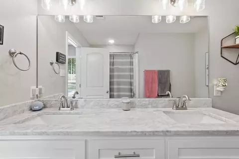 Bath - 1400 Siebenmorgen Rd, Conway, AR 72032 photo 5 of 5