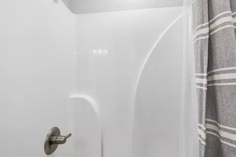 Bath - 1400 Siebenmorgen Rd, Conway, AR 72032 photo 3 of 5