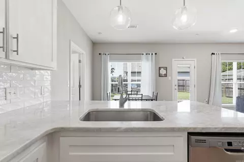 Kitchen - 1400 Siebenmorgen Rd, Conway, AR 72032 photo 3 of 4