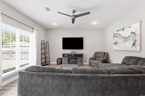 Living - 1400 Siebenmorgen Rd, Conway, AR 72032 photo 2 of 3