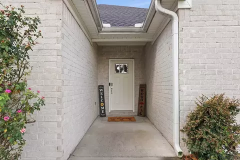 Entry Way - 1400 Siebenmorgen Rd, Conway, AR 72032 photo 3 of 8