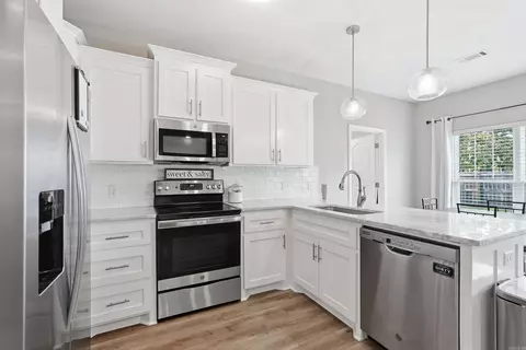 Kitchen - 1400 Siebenmorgen Rd, Conway, AR 72032 photo 1 of 4