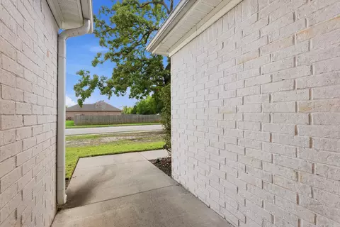Entry Way - 1400 Siebenmorgen Rd, Conway, AR 72032 photo 1 of 8