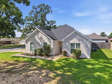 Exterior - 1400 Siebenmorgen Rd, Conway, AR 72032 photo 4 of 11