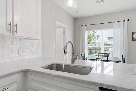 Kitchen - 1400 Siebenmorgen Rd, Conway, AR 72032 photo 4 of 4
