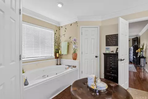 Entry Way - 700 Bridgewater Dr, Benton, AR 72019 photo 2 of 3