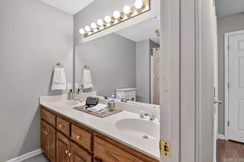Bath - 700 Bridgewater Dr, Benton, AR 72019 photo 5 of 5