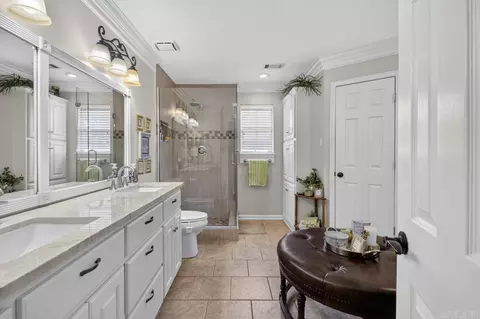 Bath - 700 Bridgewater Dr, Benton, AR 72019 photo 1 of 5