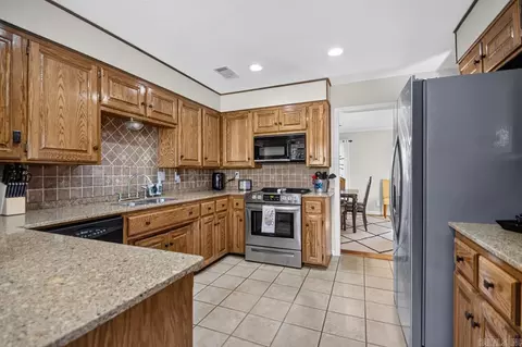 Kitchen - 700 Bridgewater Dr, Benton, AR 72019 photo 1 of 3