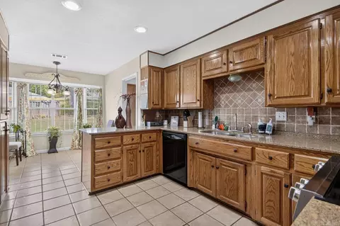 Kitchen - 700 Bridgewater Dr, Benton, AR 72019 photo 3 of 3