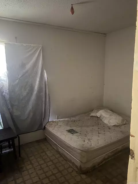 Bedroom - 912 Edgehill Dr, Benton, AR 72015 photo 4 of 4