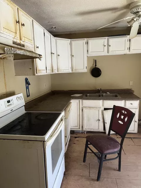 Kitchen - 912 Edgehill Dr, Benton, AR 72015 photo 1 of 1
