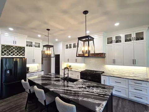 Kitchen - 39 Republican Loop, Greenbrier, AR 72058 photo 2 of 6