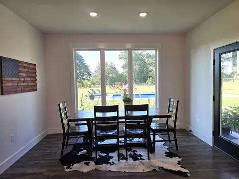 Dining - 39 Republican Loop, Greenbrier, AR 72058 photo 1 of 1